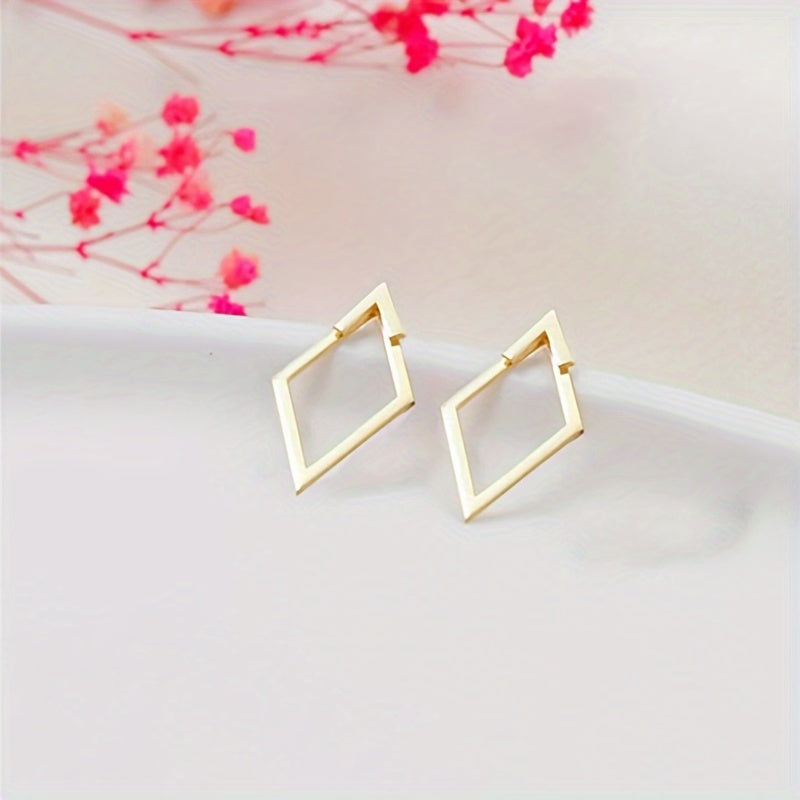 Quinn™ – Triangle Earrings